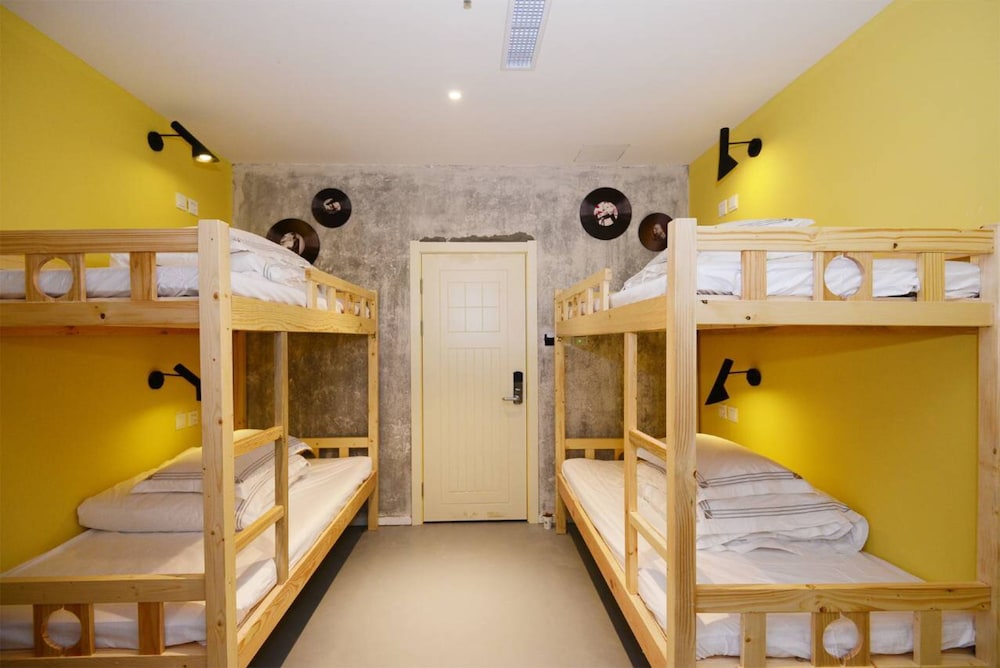 J Trip Youth Hostel