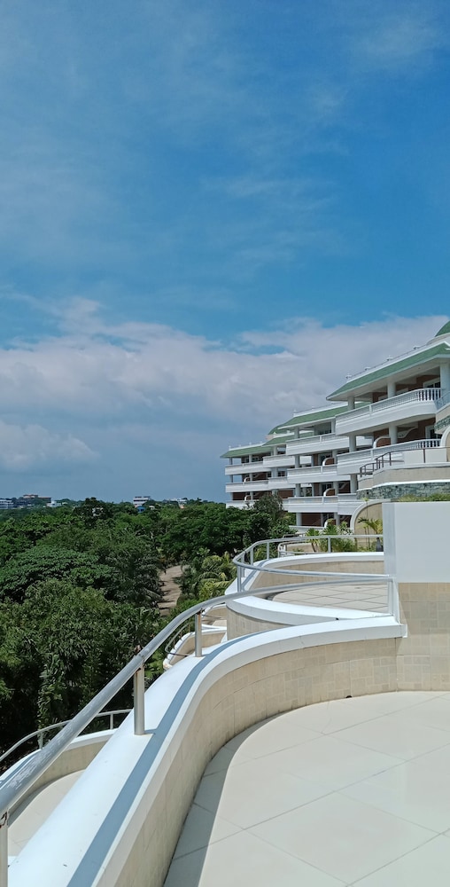 Lingganay Boracay Hotel Resort