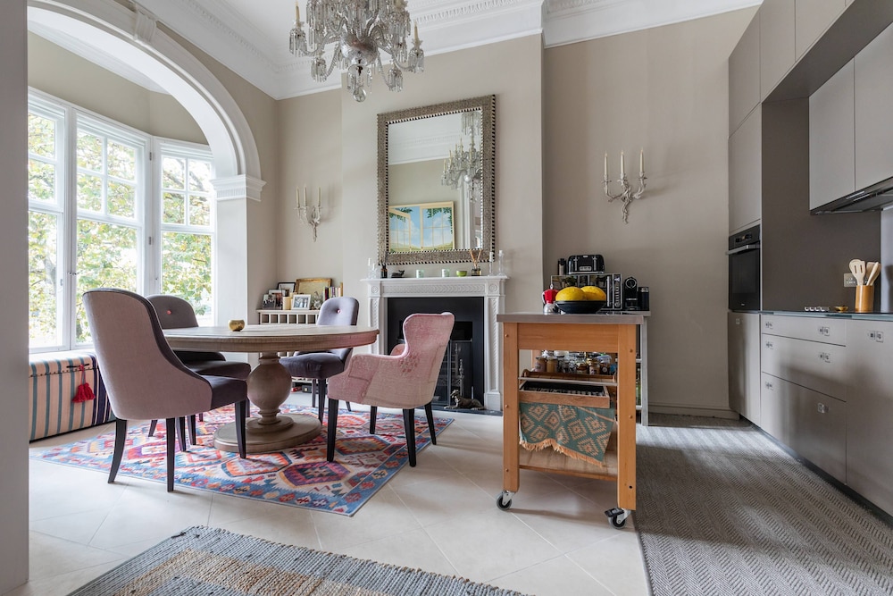 Chelsea Embankment III by Onefinestay