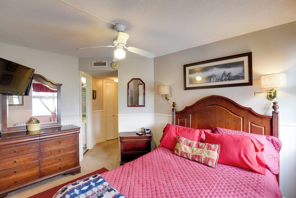 Smokies Condo 3 Mi to Nat'l Park + Hot Tub Access