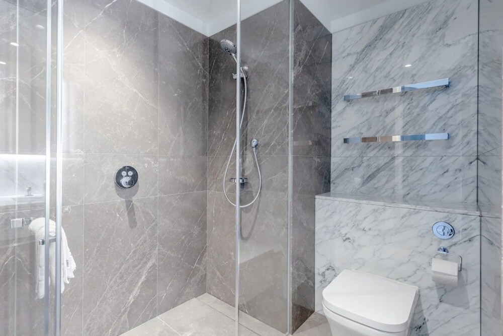 Luxurious 2BD Flat by the River Near Vauxhall