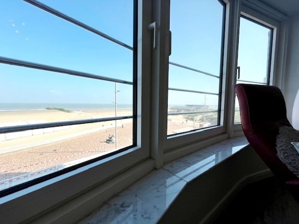 Apartment Wenduine With Stunning Sea View
