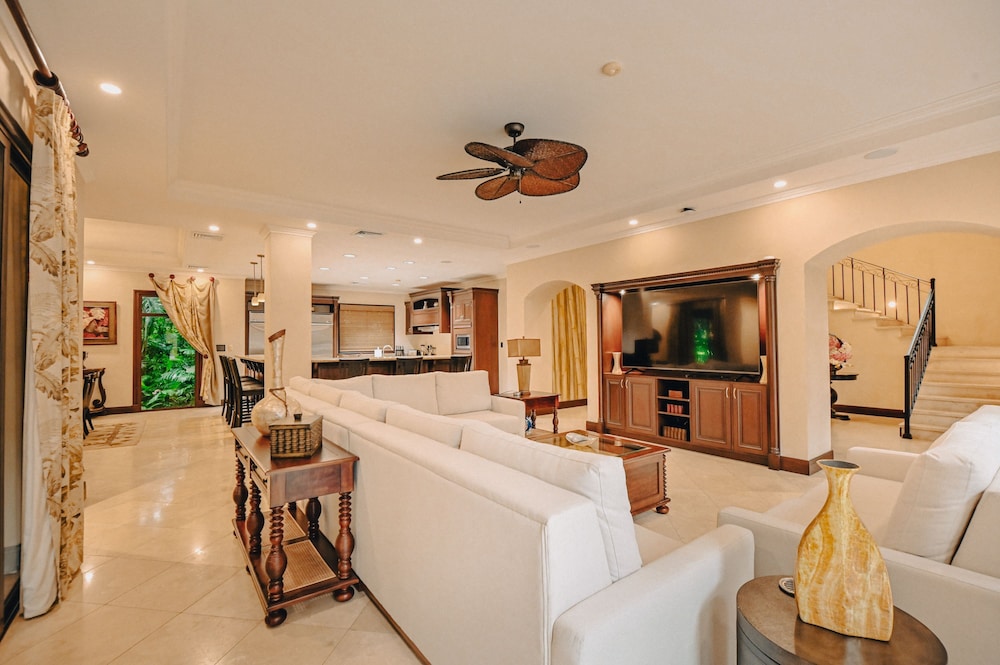 CR Luxury Casa Zafiro 7 Bdrm
