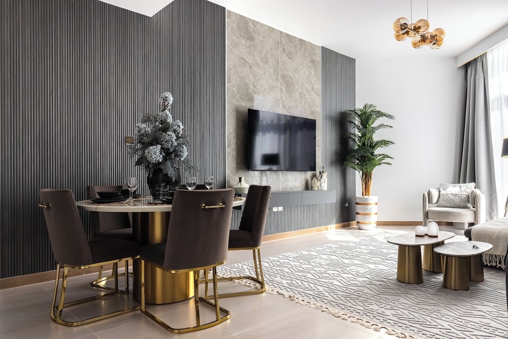 SIMPLY COMFORT Missoni Top Floor with Sea, Canal and Burj Khalifa Views