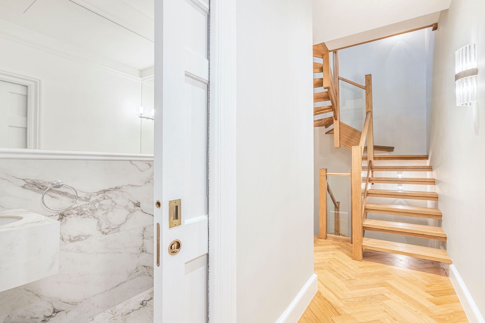 Wimpole Mews - 4 Bedroom Apartment