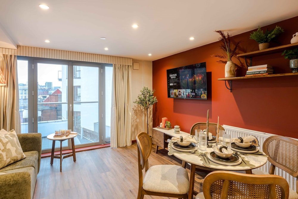 Waterside Living I Luxe Apartments