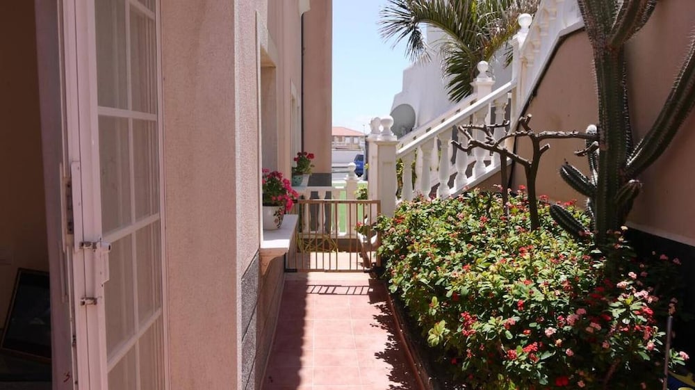 Relax in El Médano's Modern Sea View Apartment