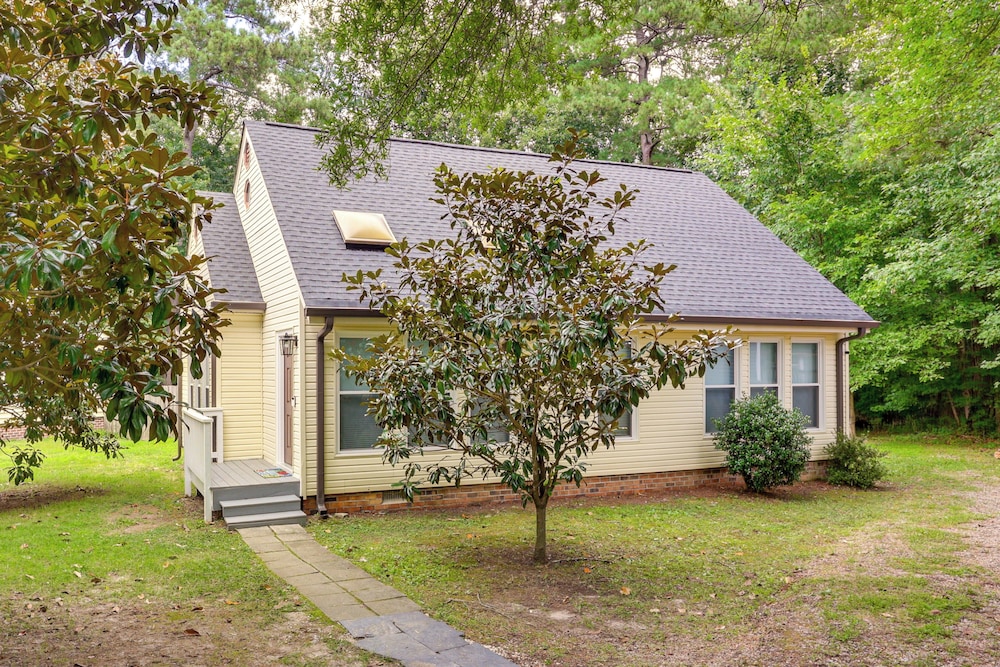 Game Room + Yard: Updated House in Chester!