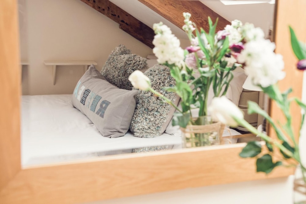 Apartmentsleeps3-garden-hottub-parking