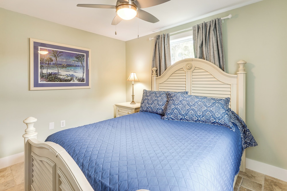 Walk to Parks, Eats & Bars: Stuart Home w/ Patio