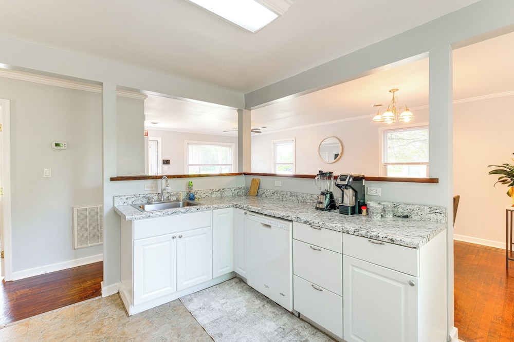 3 Mi to Historic Dtwn: Hopewell Home w/ Yard