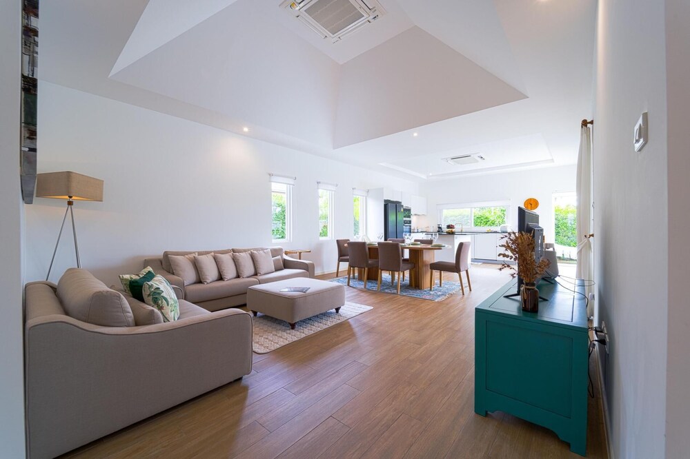 TropicalFamilyVilla w Pool&Garden ML103