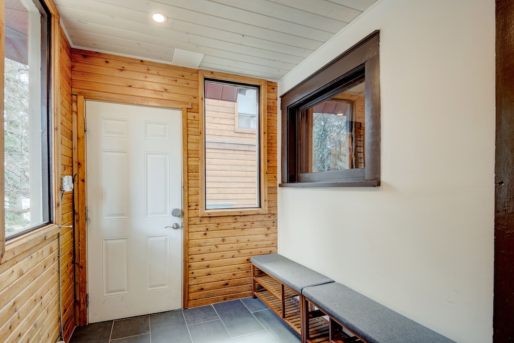 Rocky Mountain House - Sleeps 23 view 3