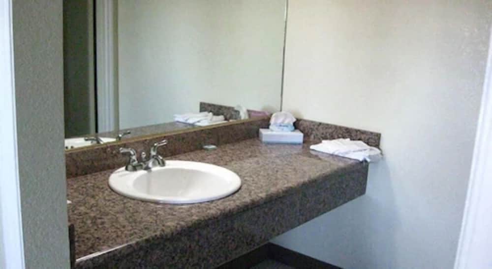 Barstow Vacations - Desert Inn Motel - Property Image 8