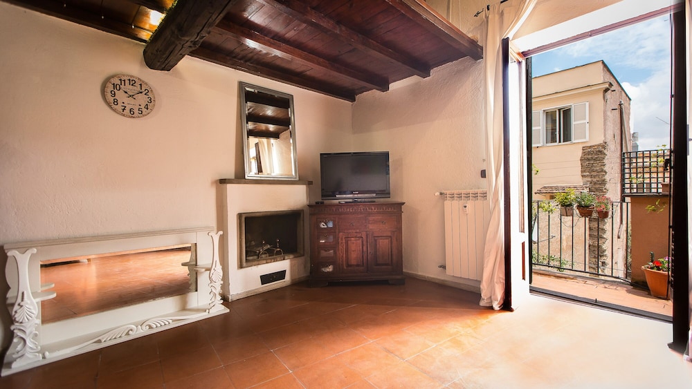 Rental in Rome Arco della Ciambella Penthouse