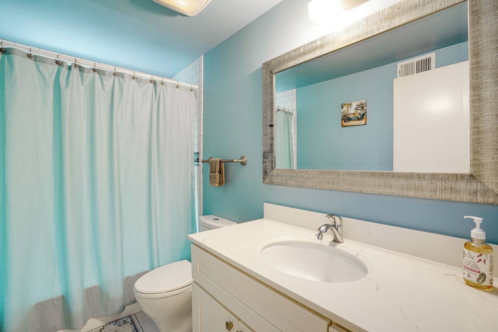 Near Golf, Trails & Parks: Lush Pinole Retreat
