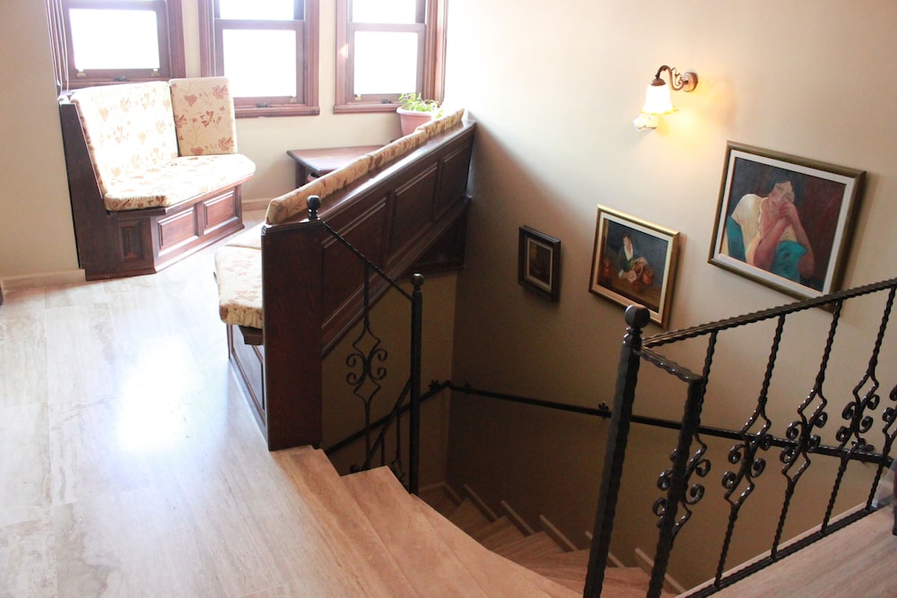 Hotel Sultan Hill becomes Sultan Hill Otel. - Image 28