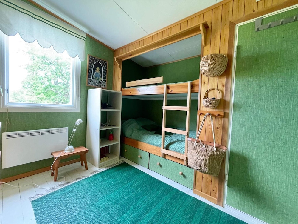 Cozy Seaside Getaway in Grankullavik