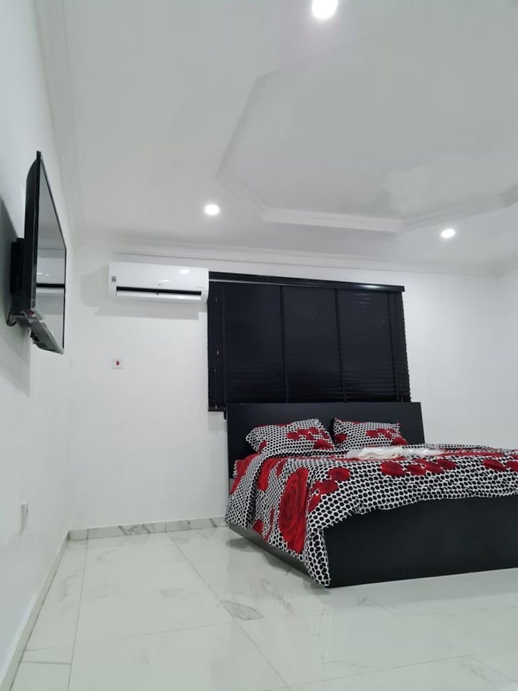 Beautiful Suits Apartment Near Airport Lagos view 3