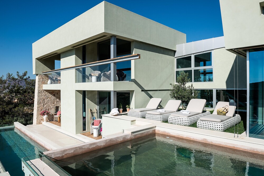 Villa Charlotte by CuraVillas Collection
