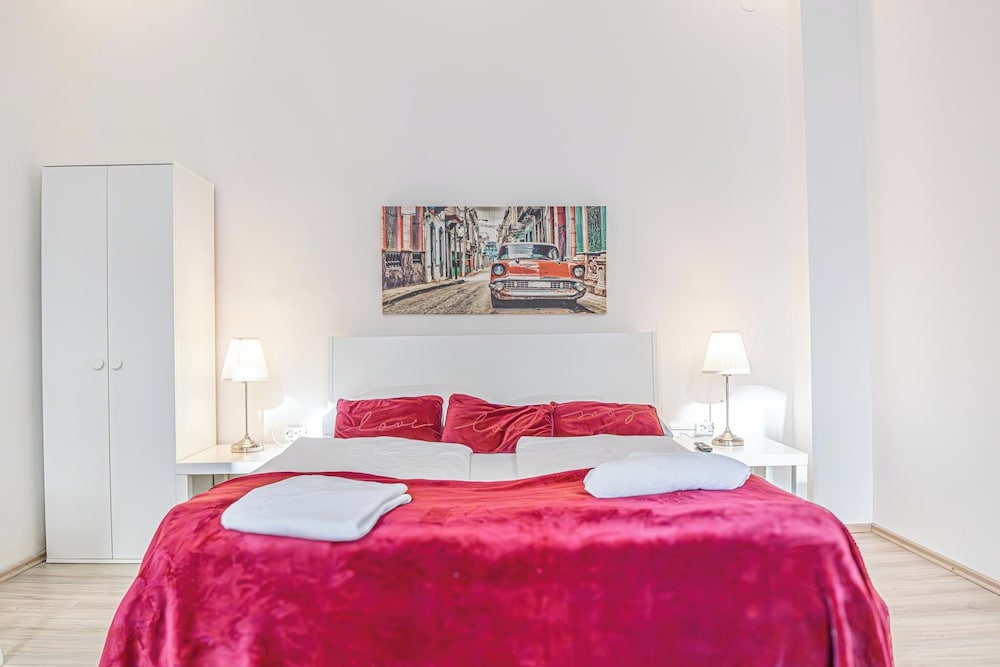Cozy Apartment for 3 Near Lugner City