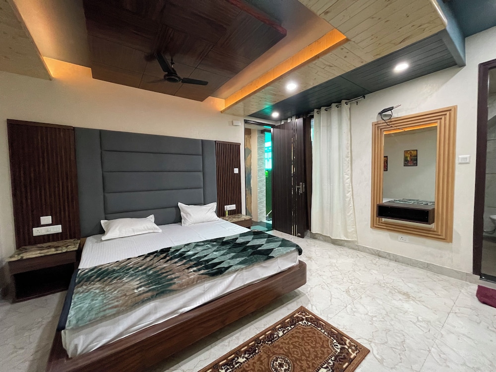 Anand residency