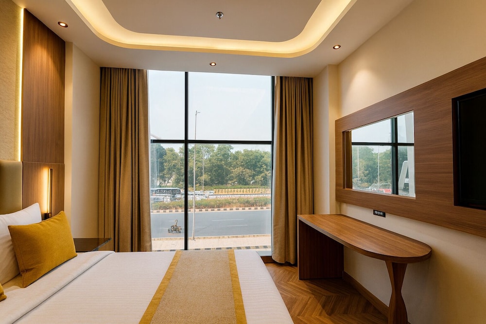 Hotel Grand Shalimar by JMD Group