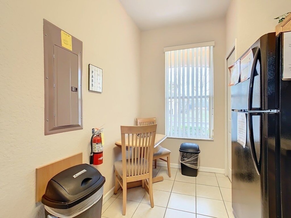 Regal Oaks Getaway: 4br Home Close To Disney & Old Town 4 Bedroom Townhouse