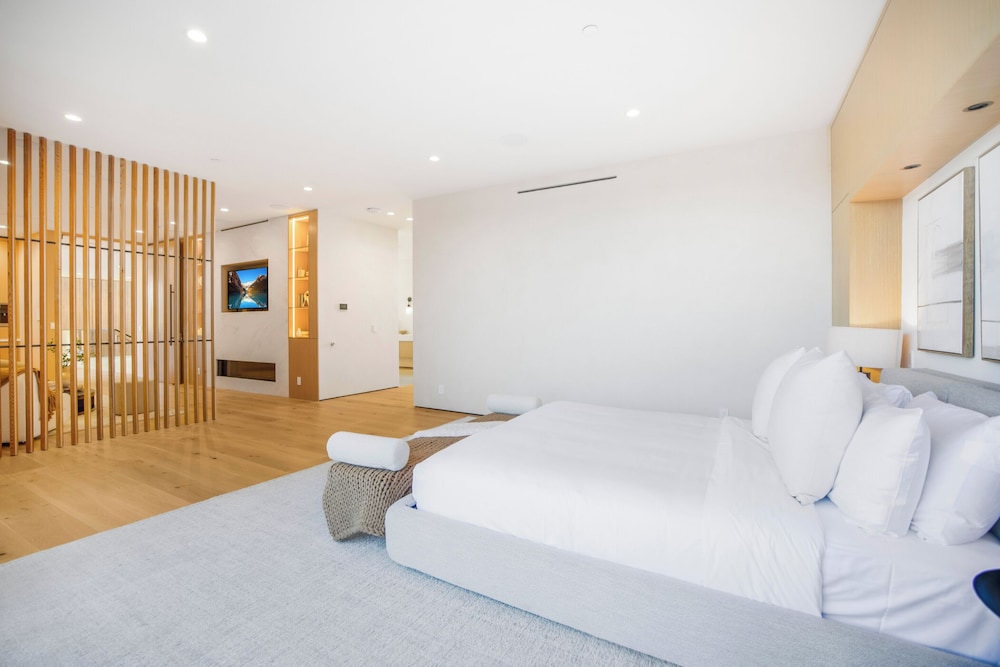 Oak Pass Manor: Indoor-outdoor Luxury With Pool, Sauna & Panoramic Views