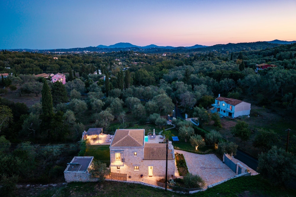 Mateo Stone Villa in Kato Korakiana