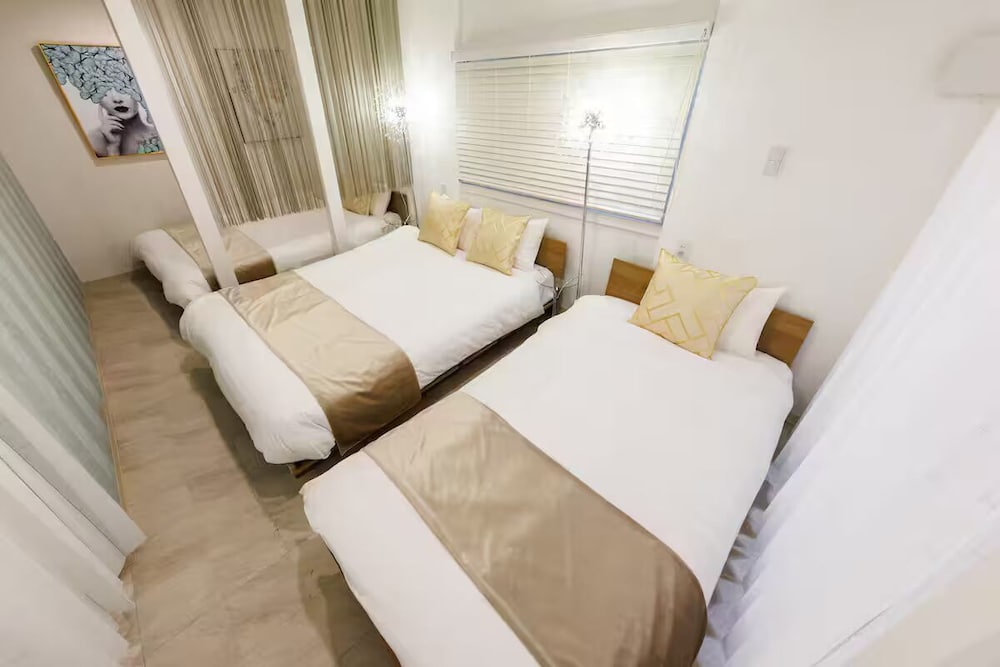 Kuromon Central Self Inn302