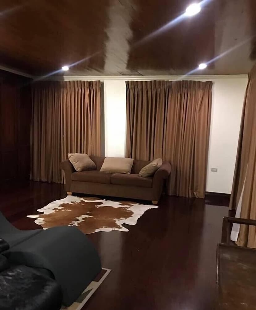 F8 Bed and Breakfast