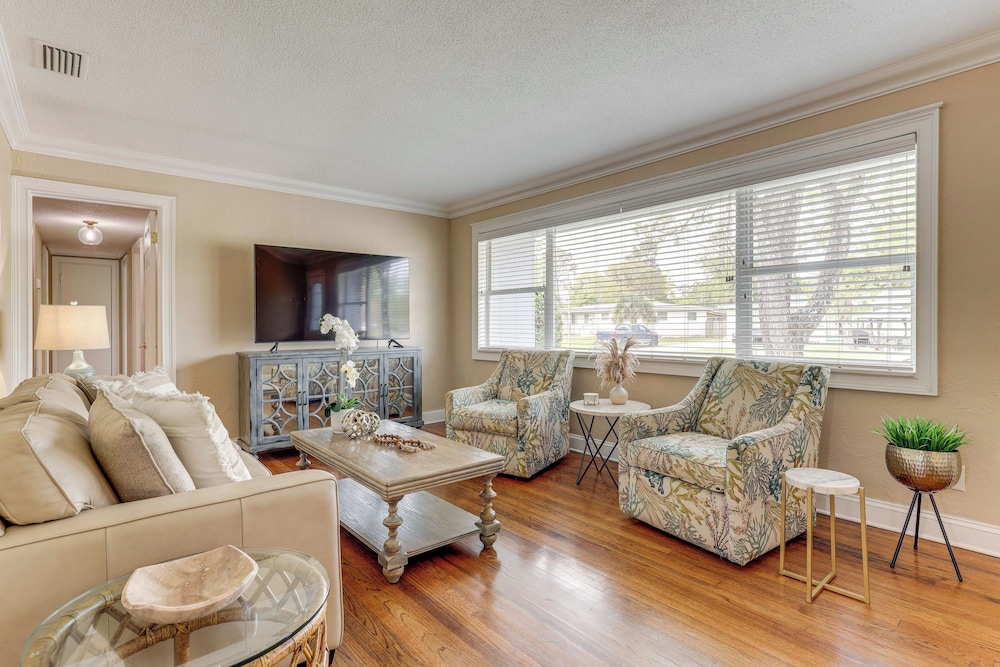 Family Home 5 Mi to Riverwalk & Jaguars Games!
