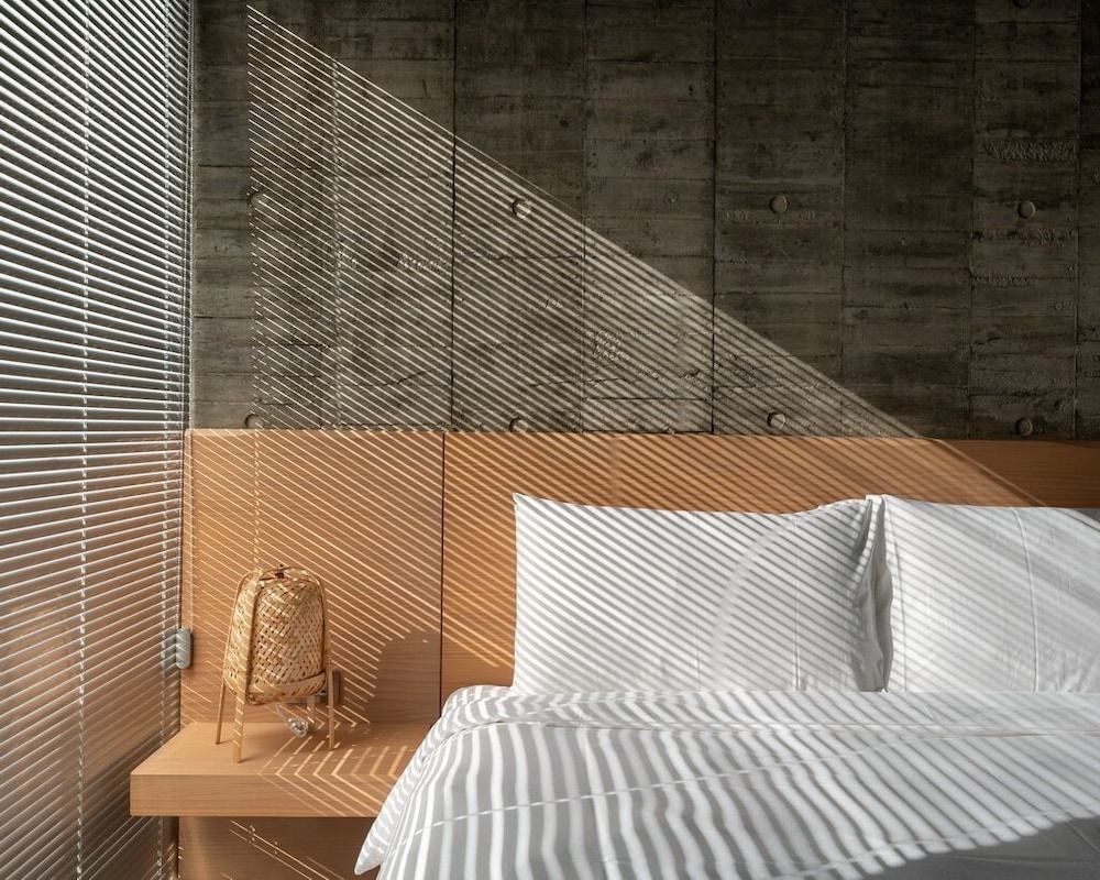 Wandering Walls view 4