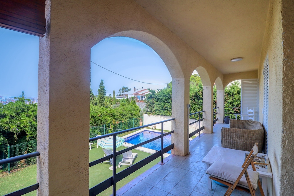House in Roses With Pool Near La Punta Beach