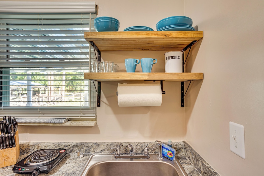 Peaceful Loxahatchee Apartment w/ Covered Porch