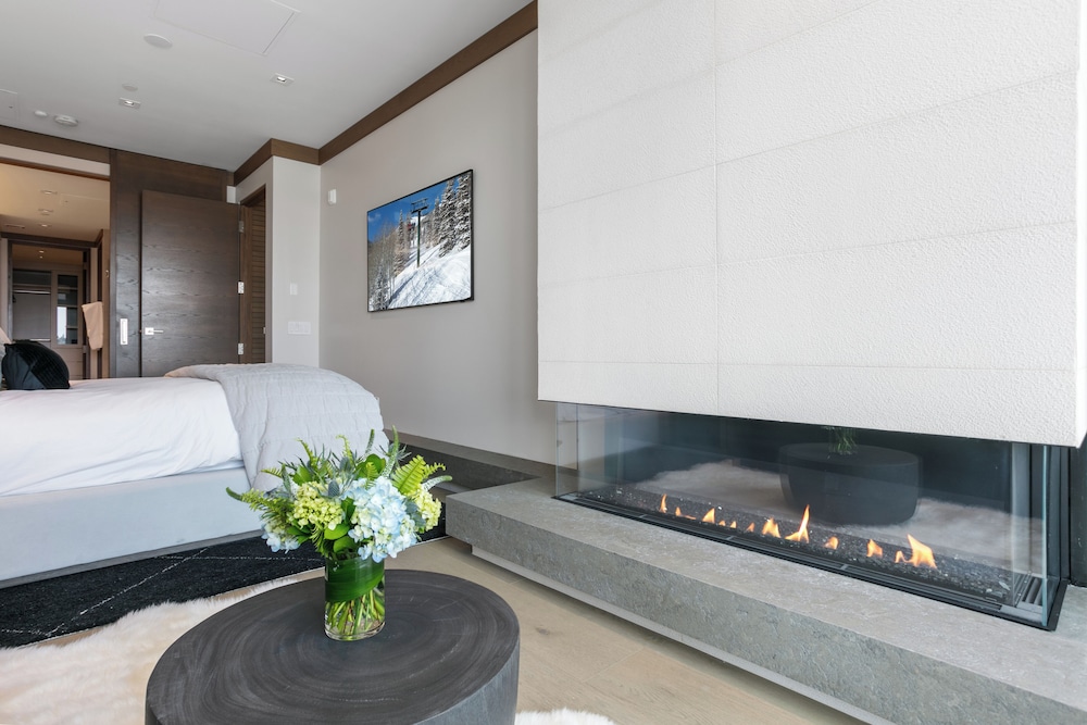 The Residences at The Tower-3 Bedroom Deluxe #6 3 Condo