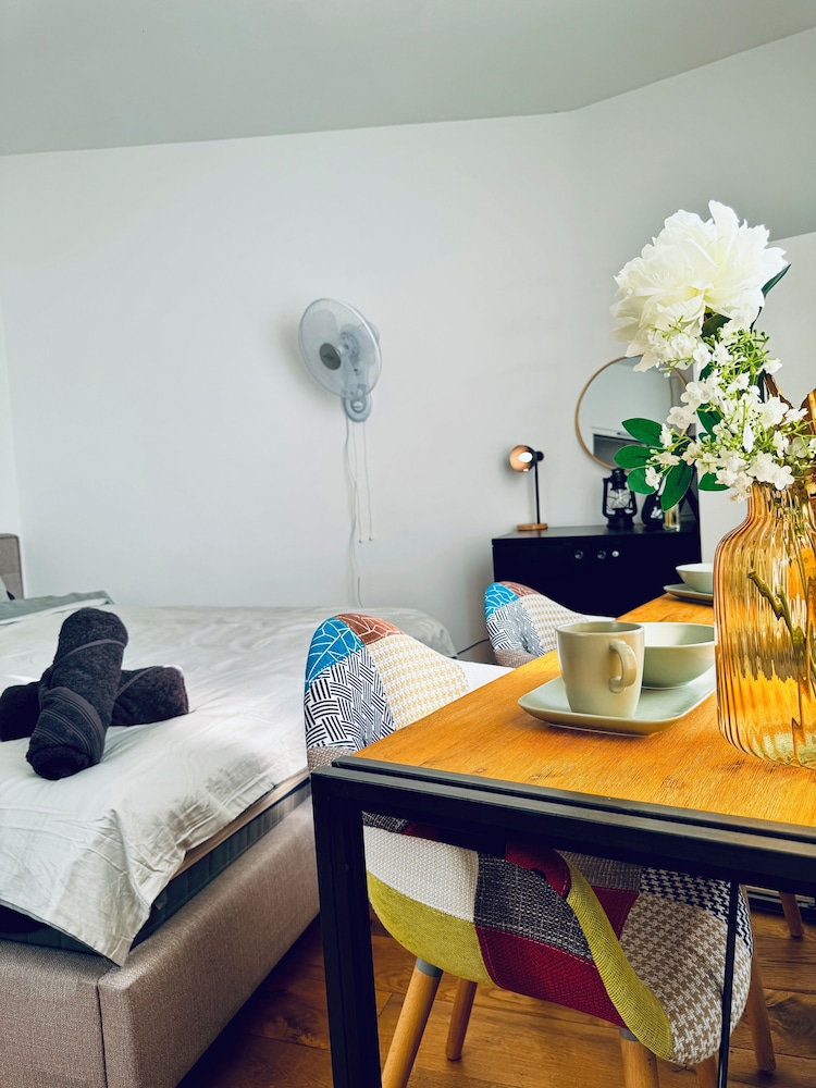 Comfortable Room Near Kaufpark Alterlaa