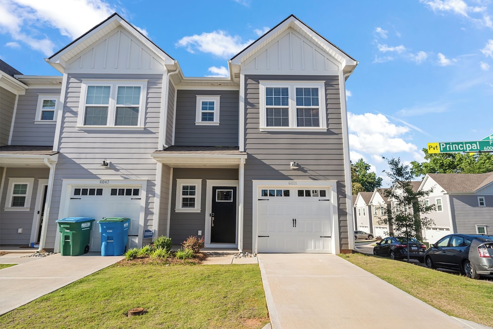 Luxe 3BR Townhouse to Uptown Charlotte