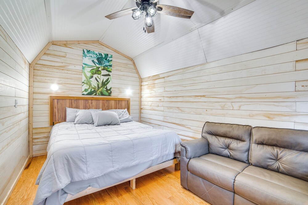 Walk to Water: Lake O' the Pines Cabin