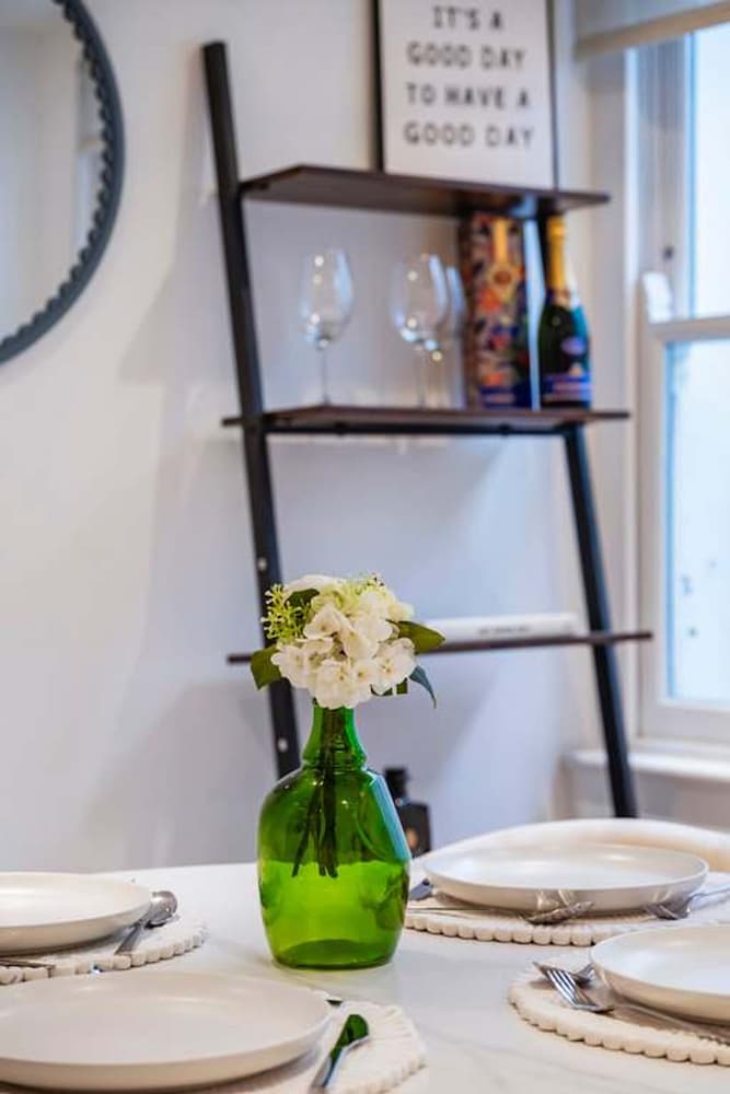 The Urban Minimalist- Notting Hill 2 Bed