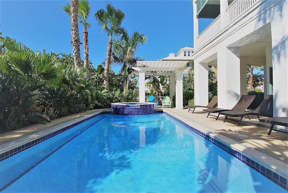 Bella Casa - Private House With Hot Tub 4 Bedroom Home by RedAwning