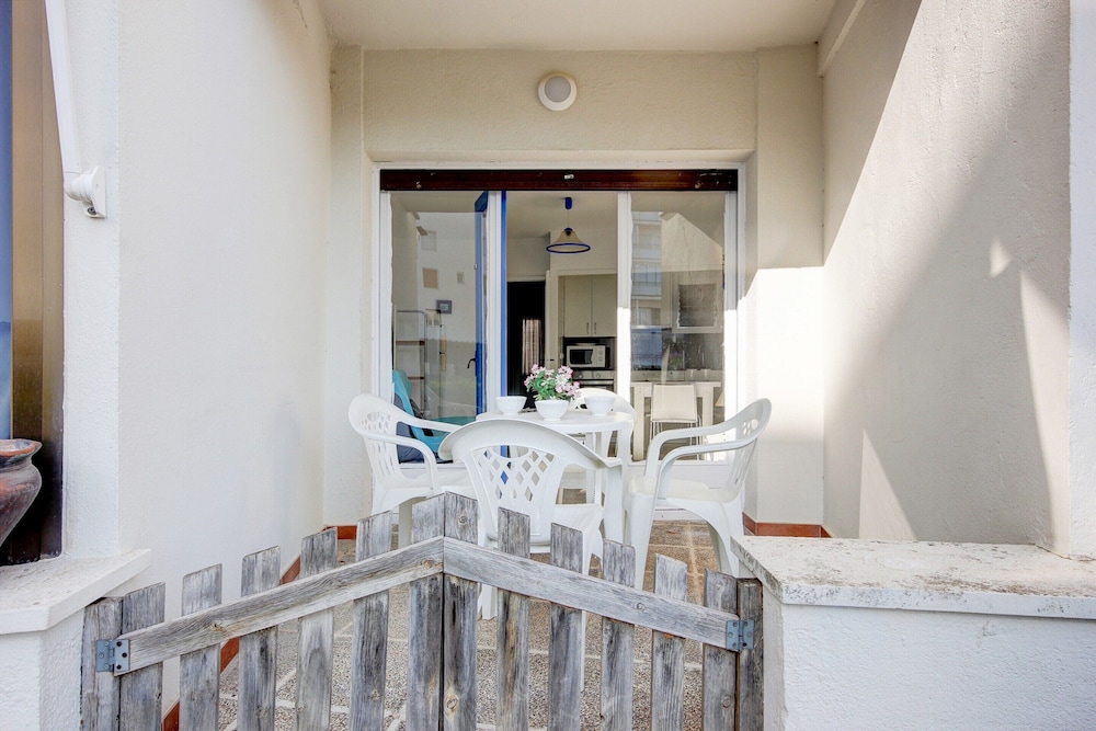 Apartment in Roses With Beachfront View