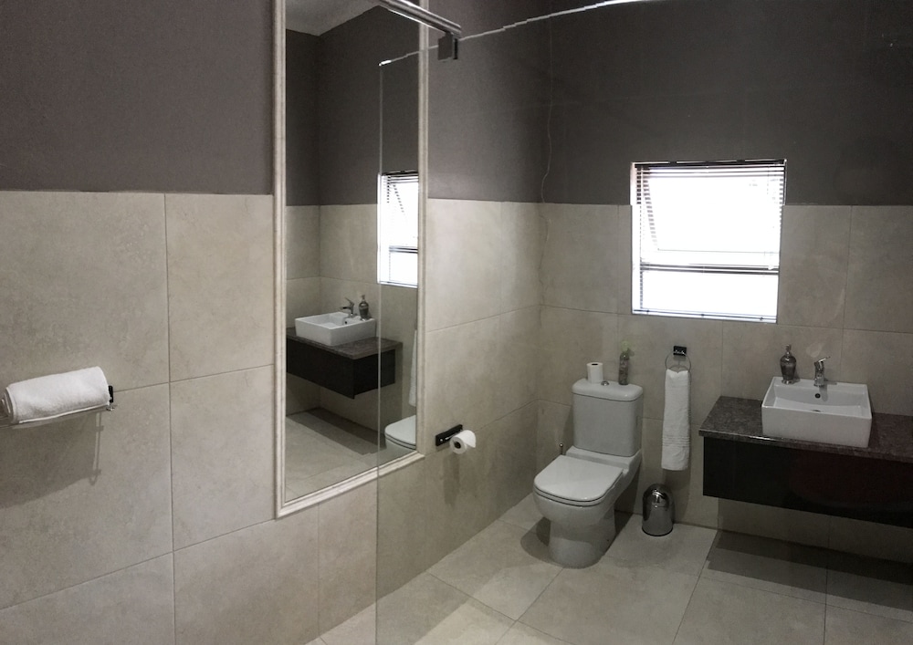 Aerotropolis Guest Lodge