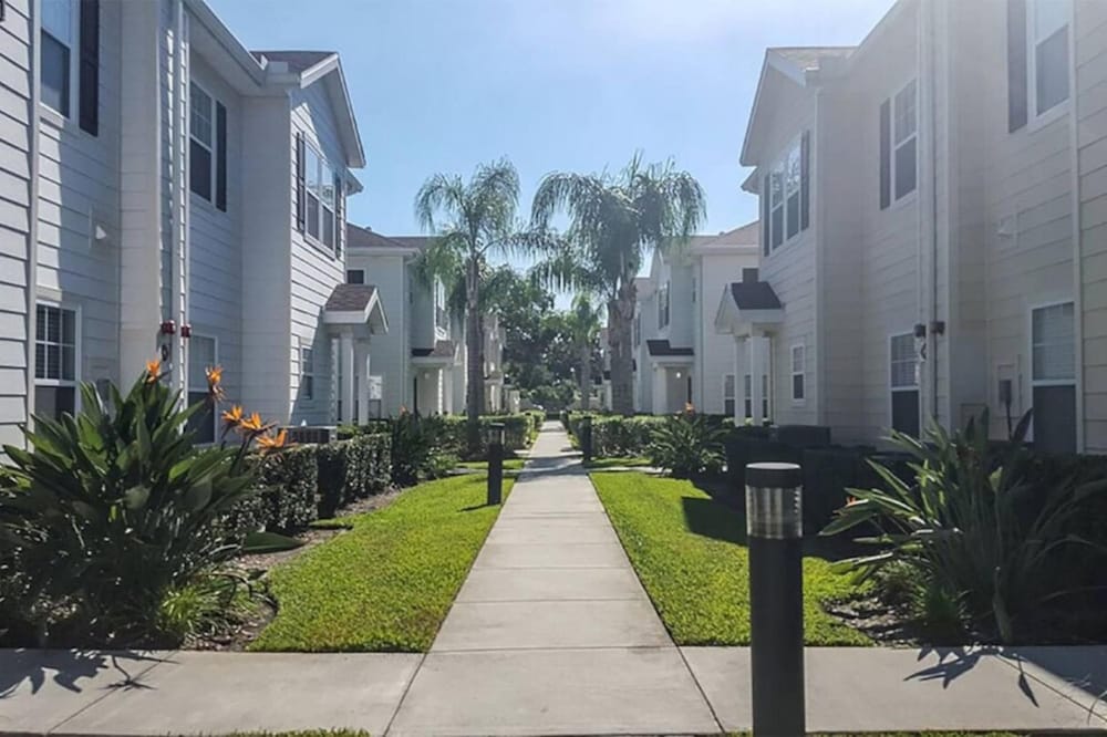 Amazing 4bdr House in Disney 20104