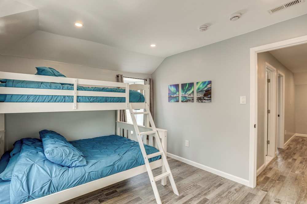 Group Getaway w/ Games & Patio in Philadelphia!