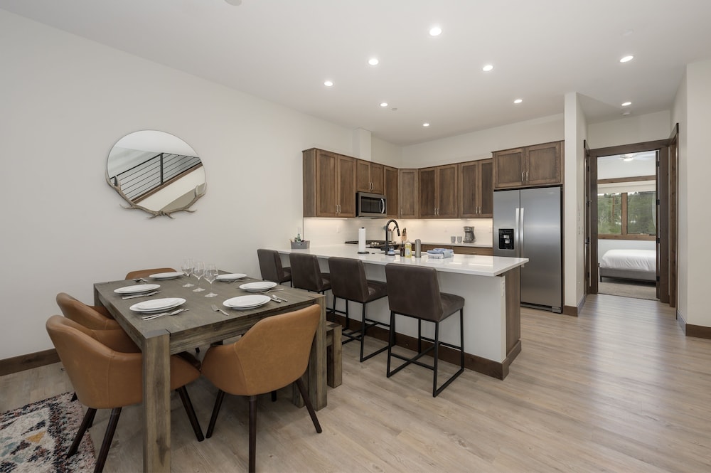 90 Hay Meadow 4 Bedroom Townhouse by RedAwning view 5