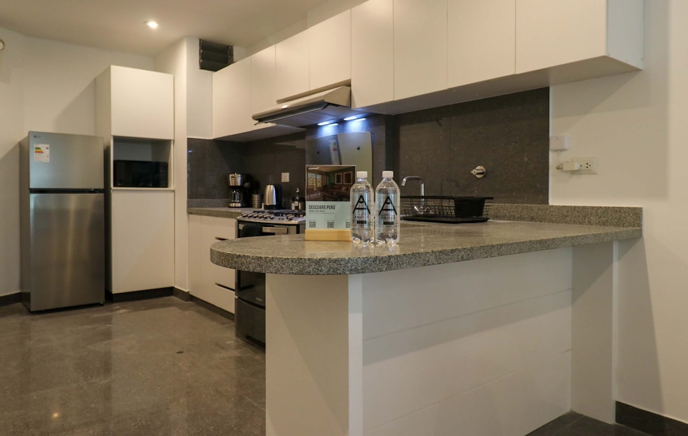w Graceful 1BR With Balcony in Miraflores