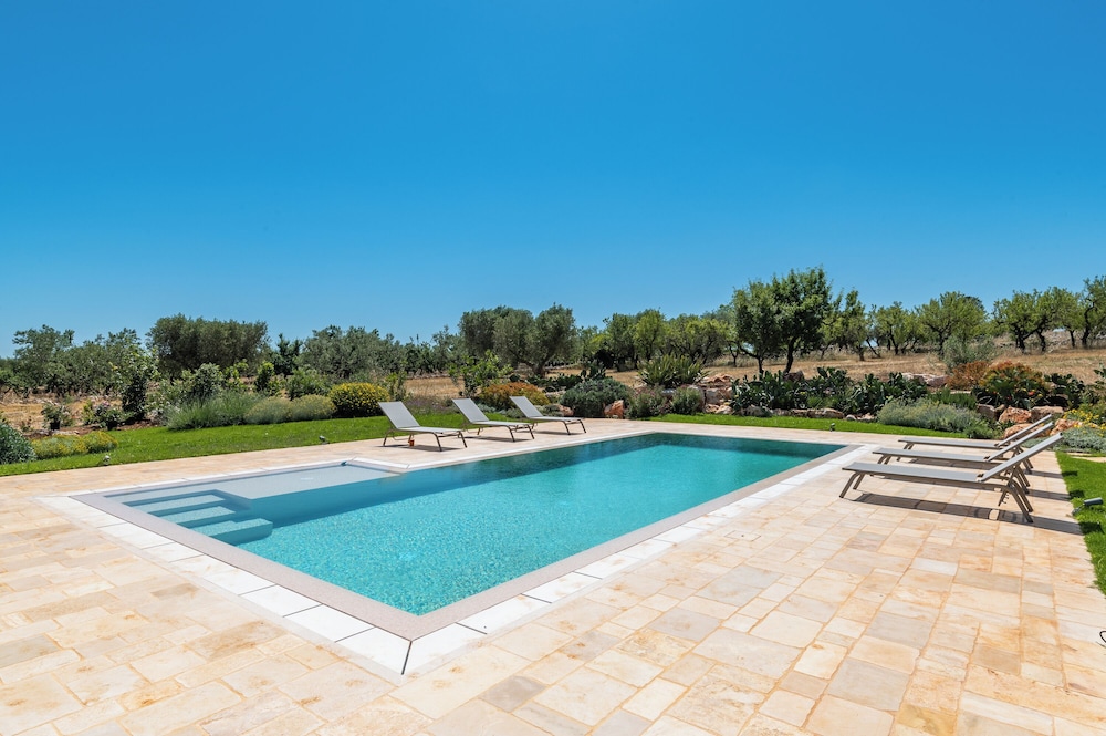 Trullo Pietra Rossa with Pool by Wonderful Italy