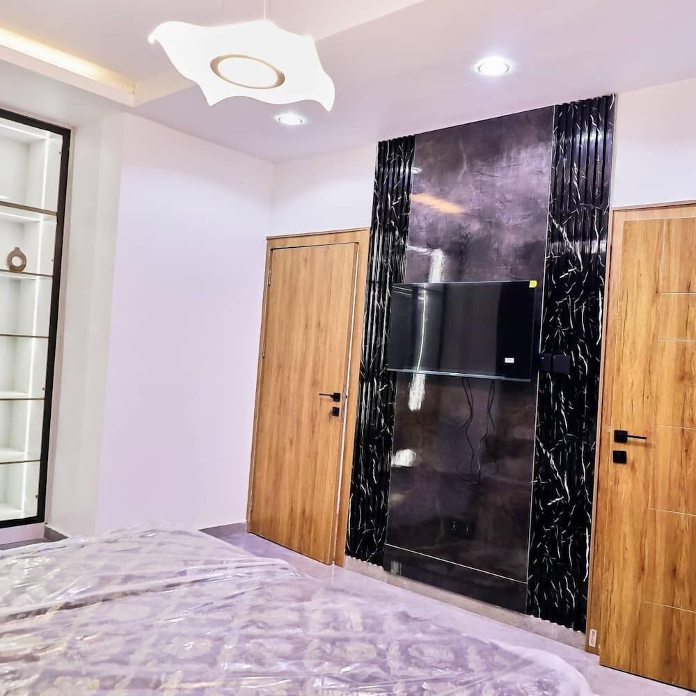 Purple Lavender Court Apartment